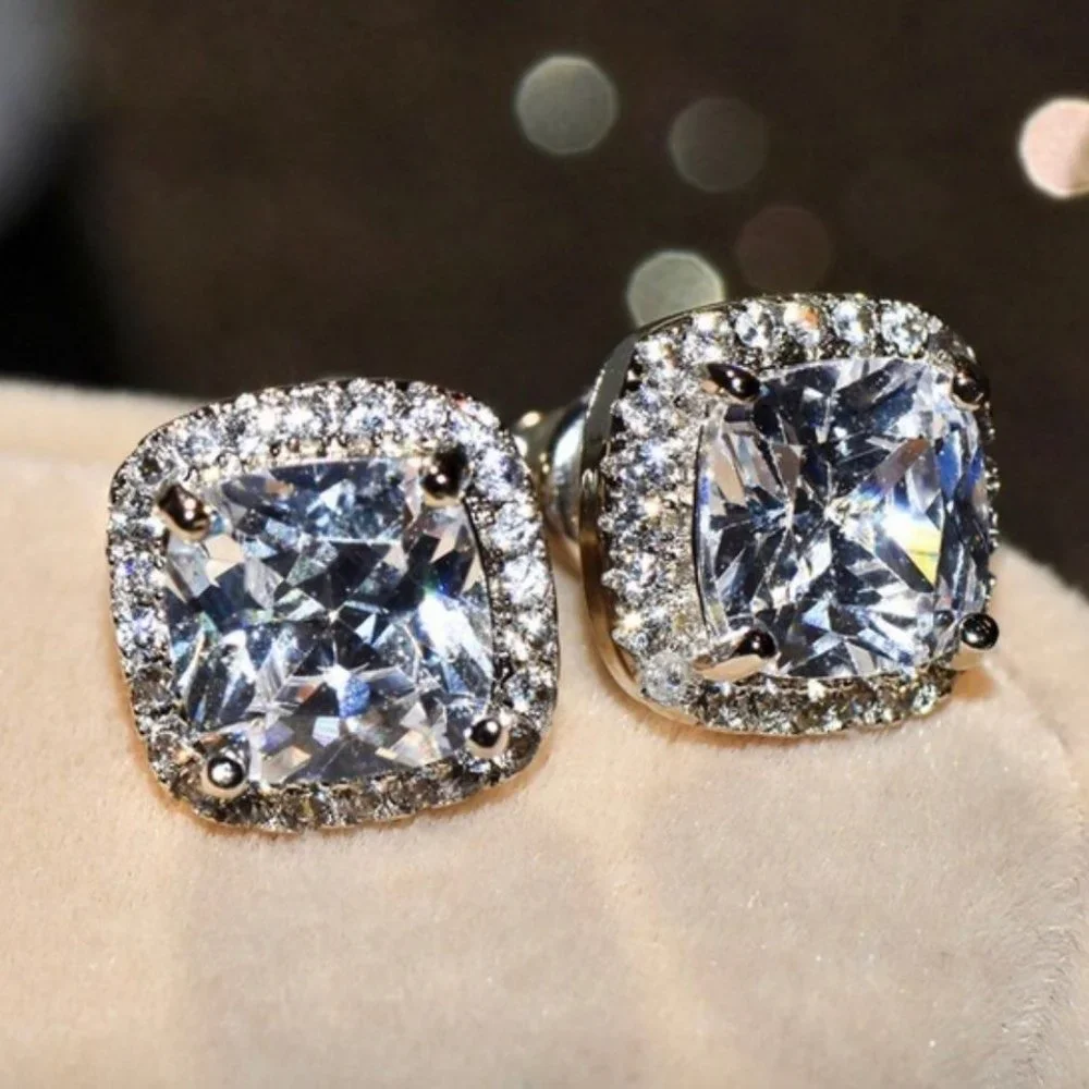 *NEW 18K White Gold Diamond Halo Stud Earrings